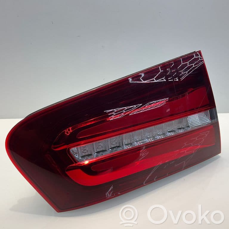 Tailgate rear/tail lights